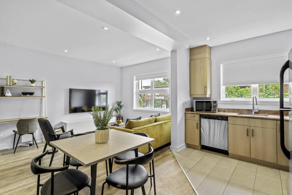 Stylish 2 Bedroom Haven By Jean Talon Market モントリオール エクステリア 写真
