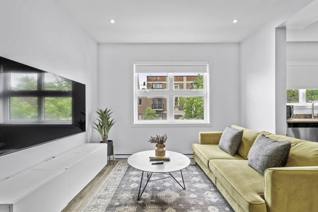 Stylish 2 Bedroom Haven By Jean Talon Market モントリオール エクステリア 写真